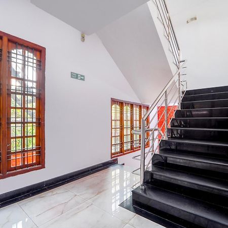 Super Townhouse City Center Ernakulam Kochi Exterior photo