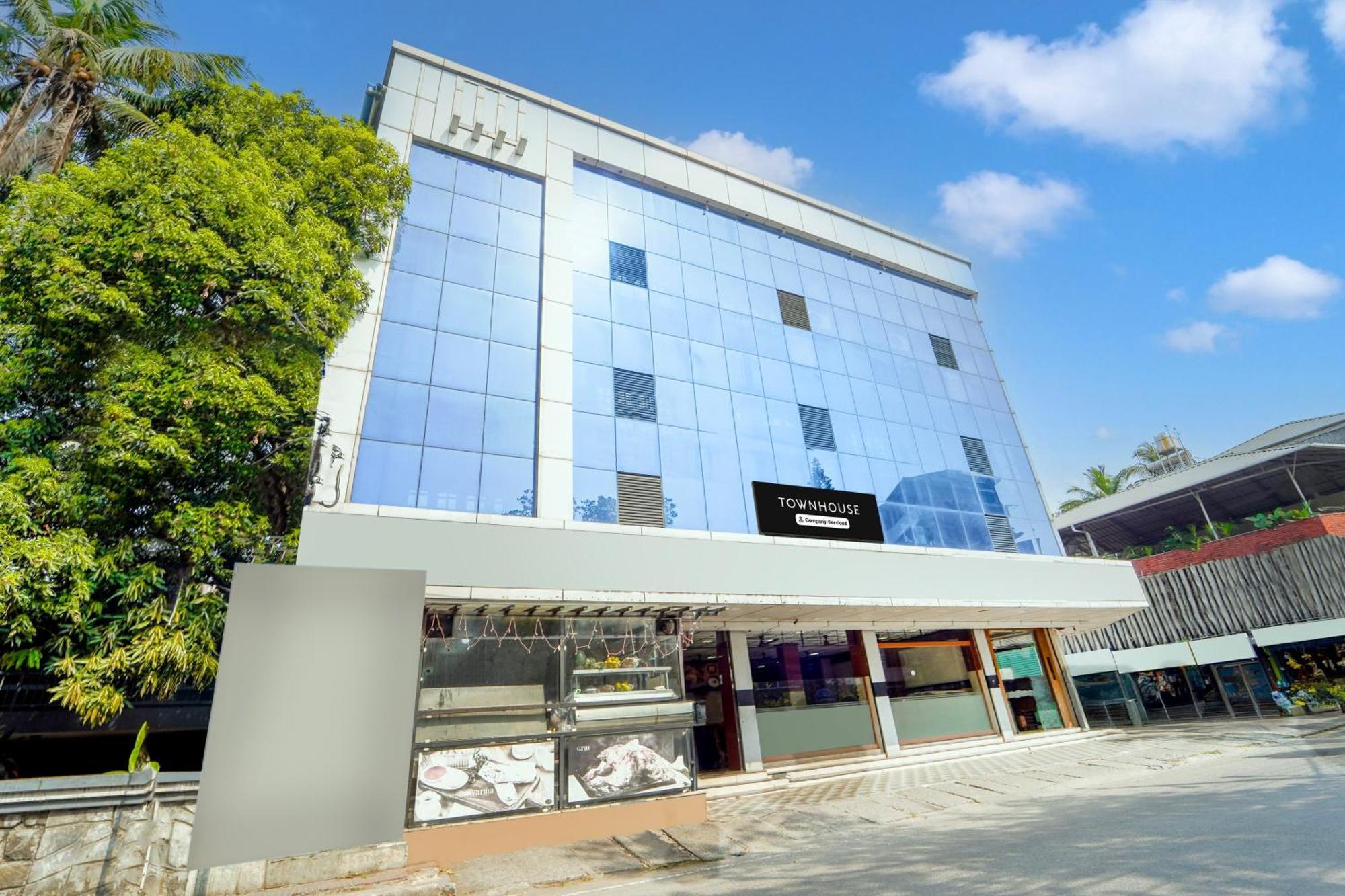 Super Townhouse City Center Ernakulam Kochi Exterior photo