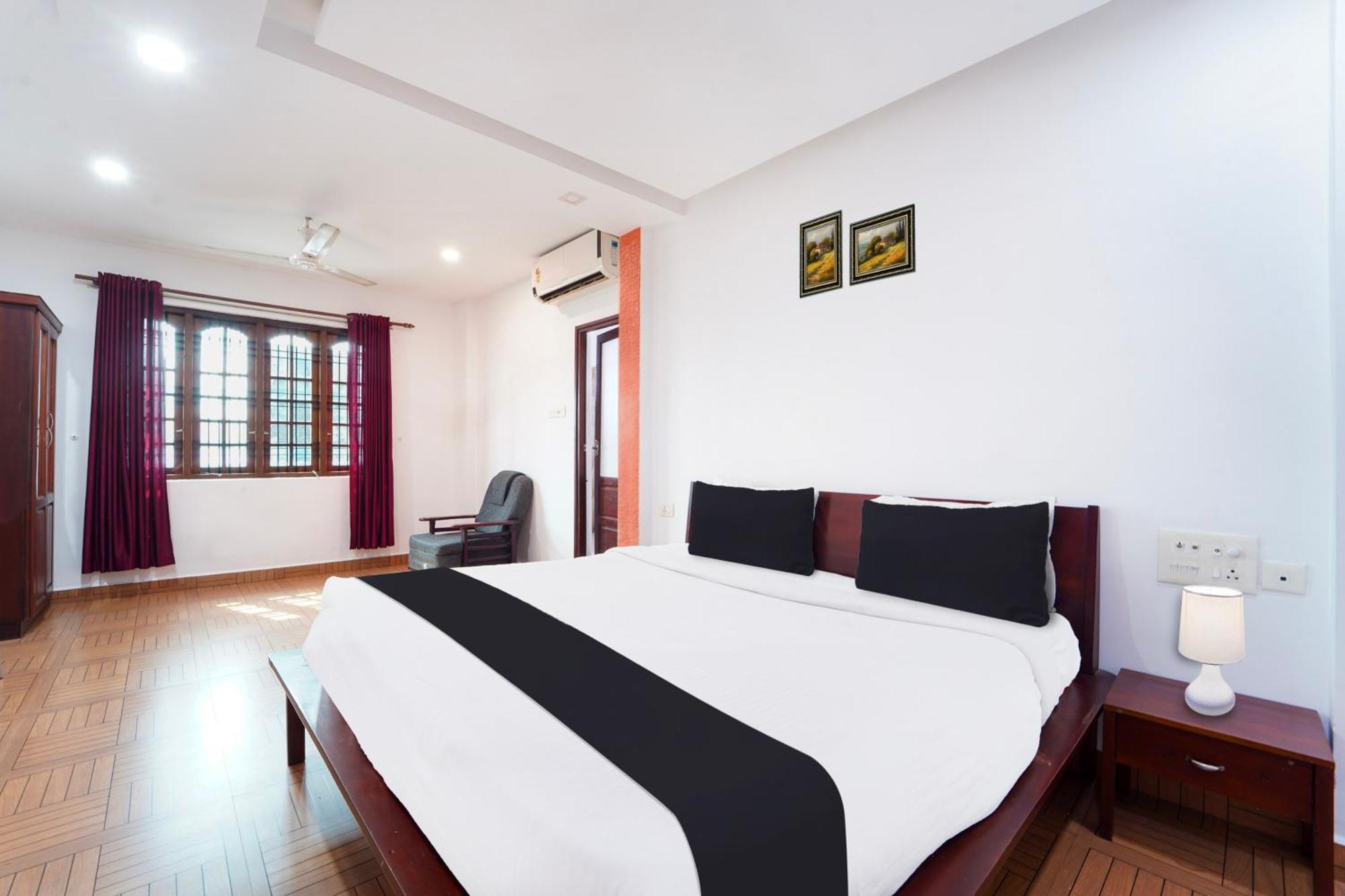 Super Townhouse City Center Ernakulam Kochi Exterior photo