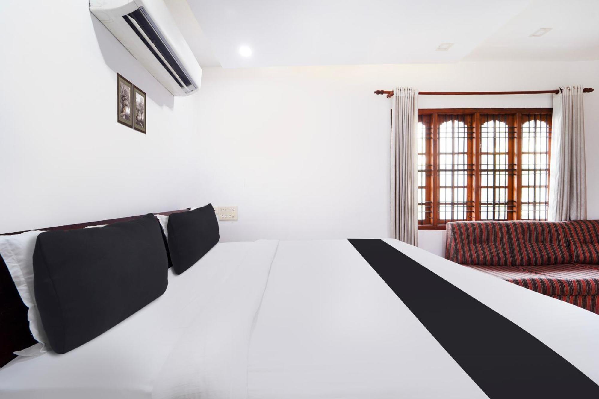 Super Townhouse City Center Ernakulam Kochi Exterior photo