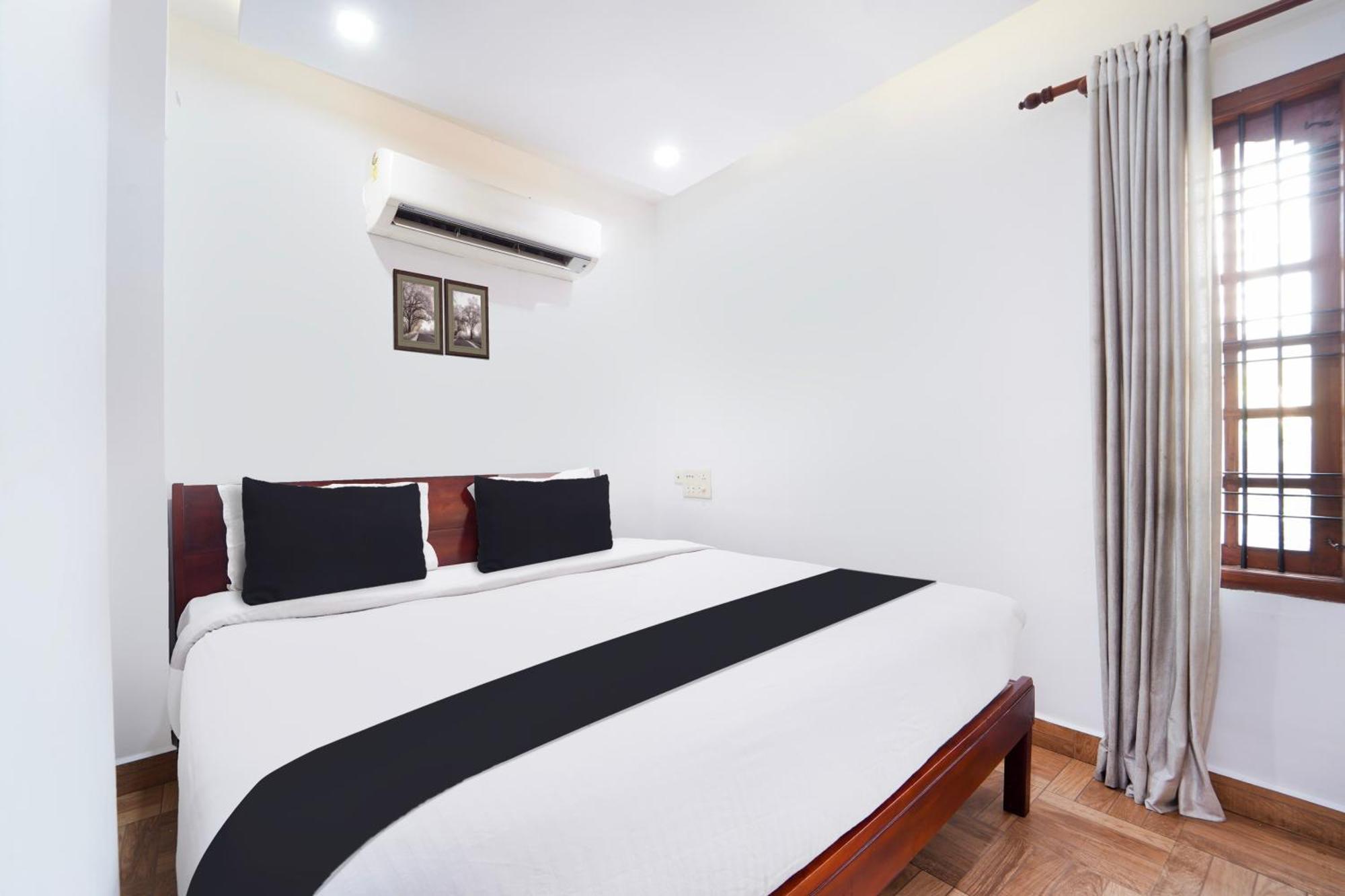 Super Townhouse City Center Ernakulam Kochi Exterior photo