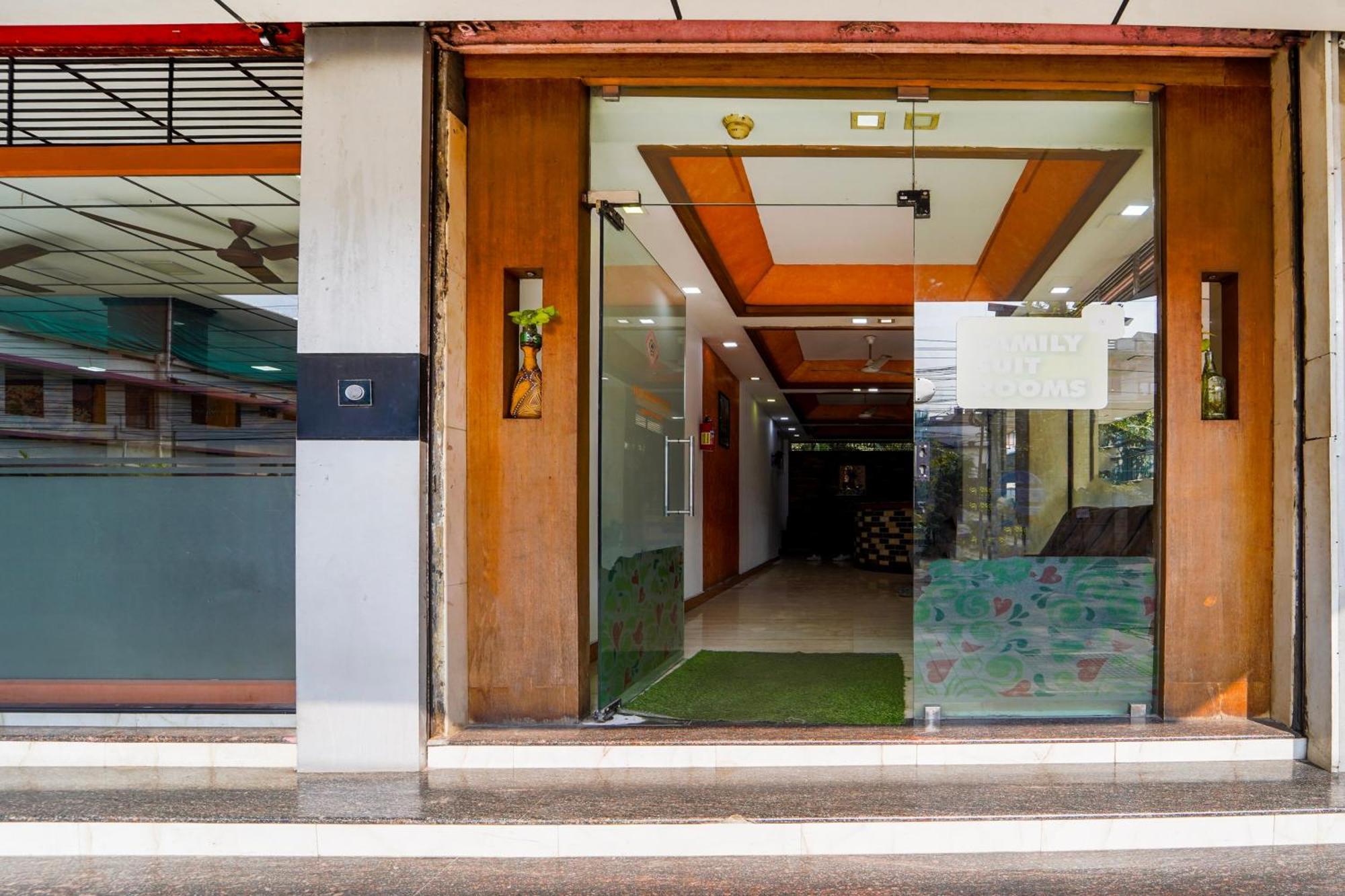 Super Townhouse City Center Ernakulam Kochi Exterior photo