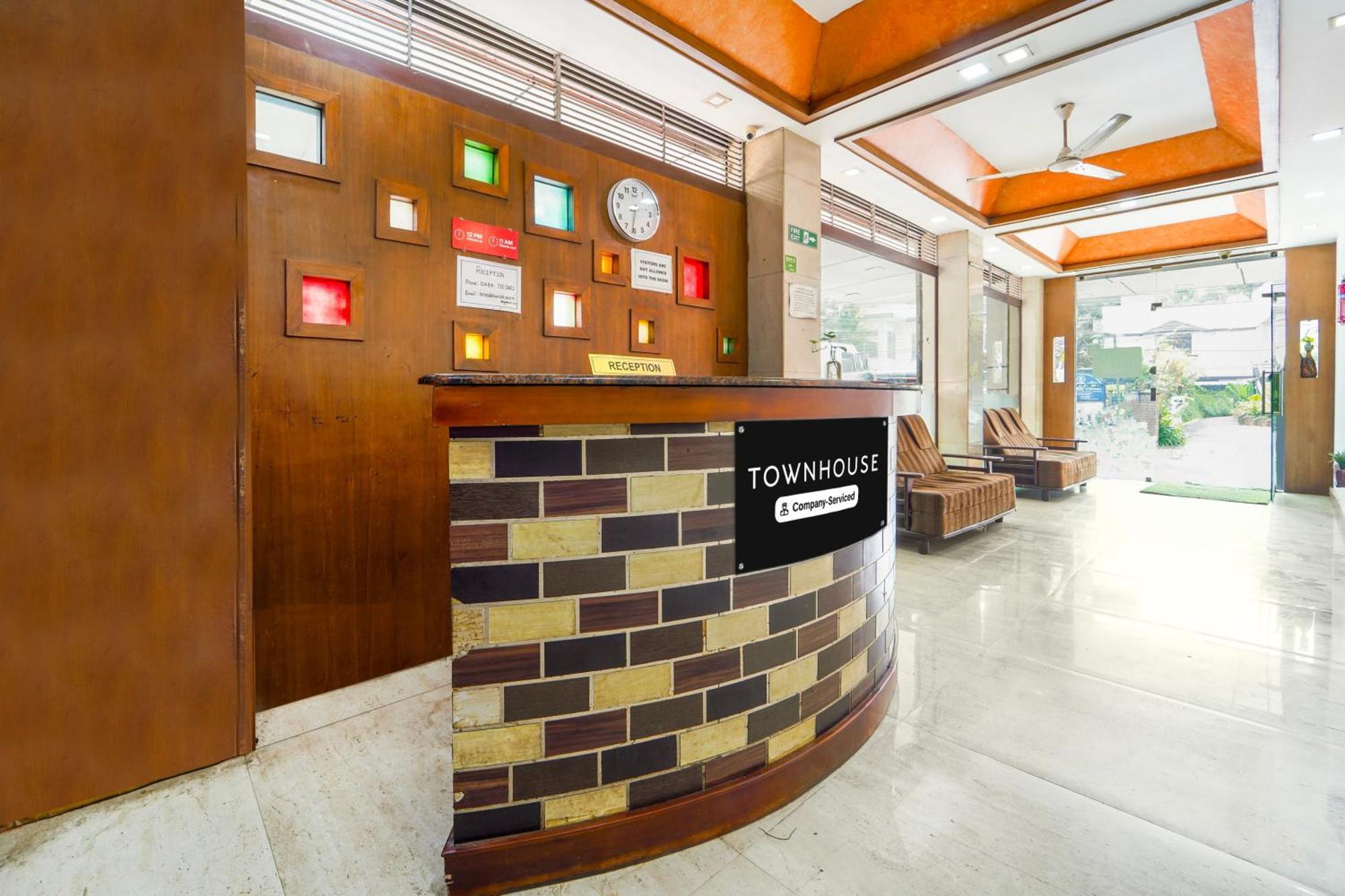 Super Townhouse City Center Ernakulam Kochi Exterior photo