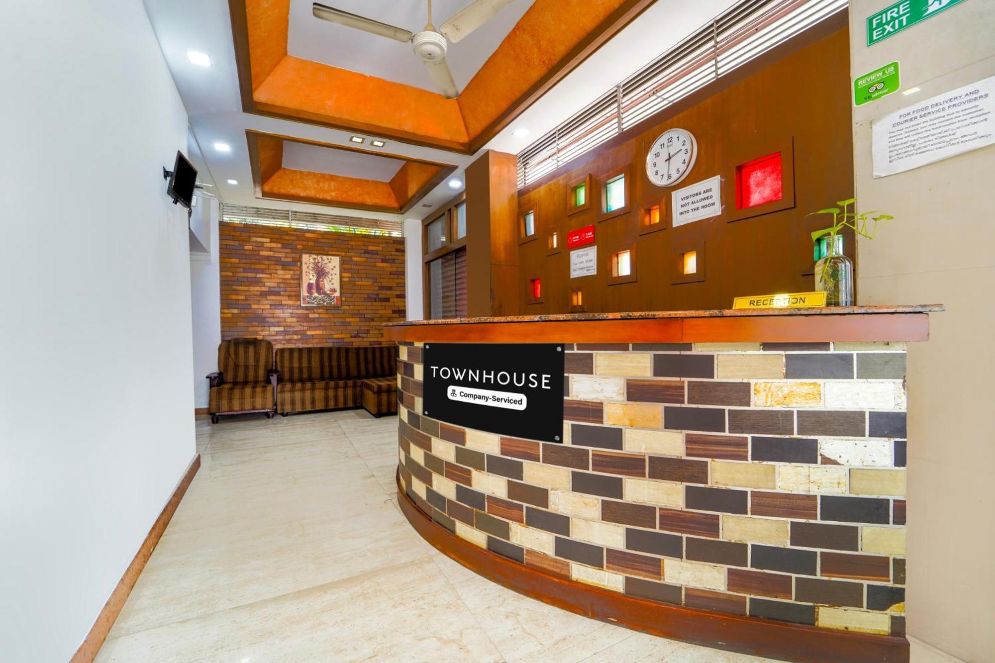 Super Townhouse City Center Ernakulam Kochi Exterior photo