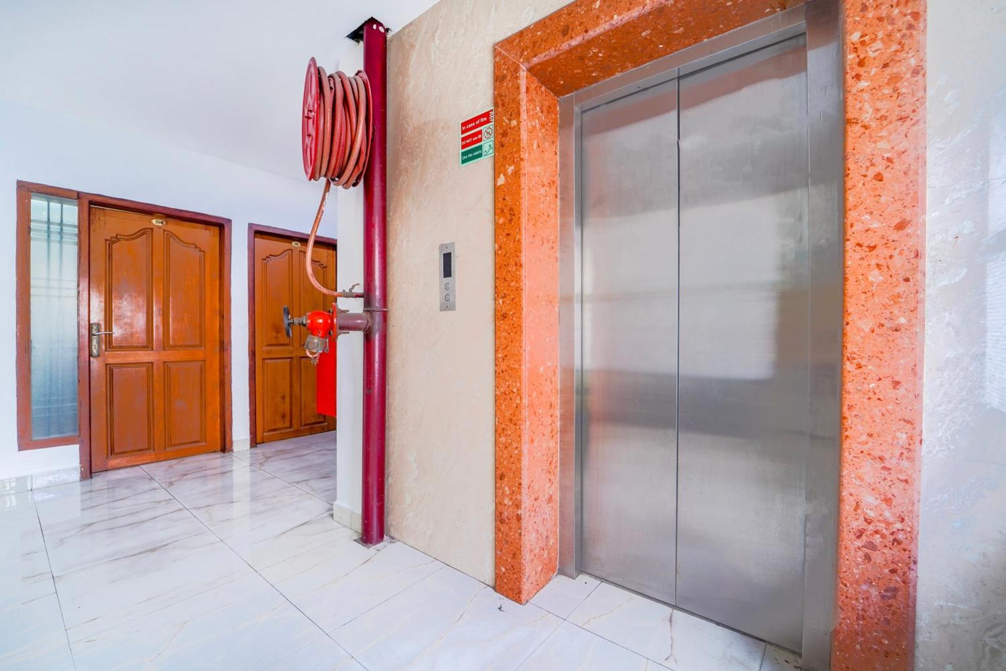 Super Townhouse City Center Ernakulam Kochi Exterior photo